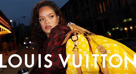 completo versace e louis vuitton|The latest luxury fashion drops from Louis Vuitton, Versace, Dior .